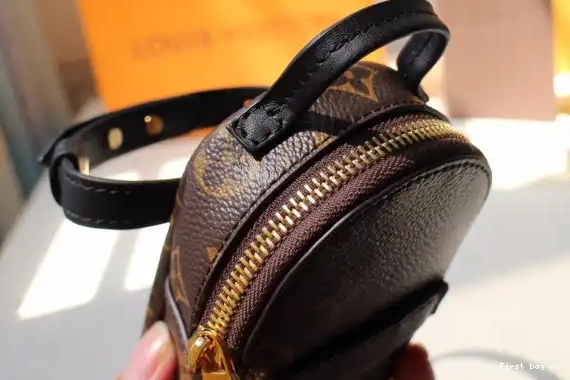 First bag ru WRIST BAG LOUIS VUITTON 0430